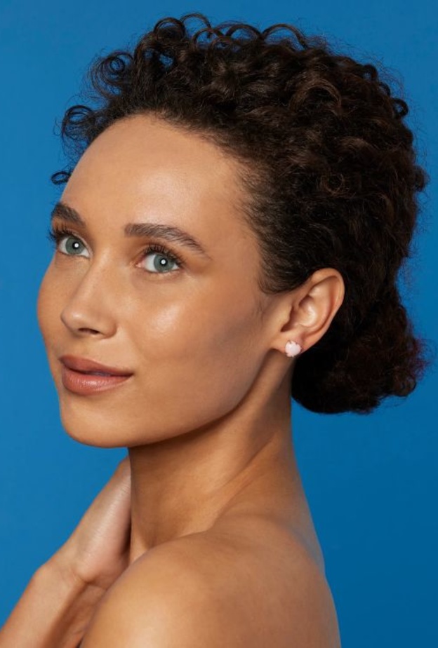 أقراط مرصعة بالأوبال الوردي وعلى شكل قلب من إيرين نيويرث Irene Neuwirth