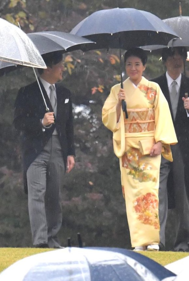 إمبراطور وإمبراطورة اليابان يستضيفان أول حفل حديقة ملكي في عهدهما