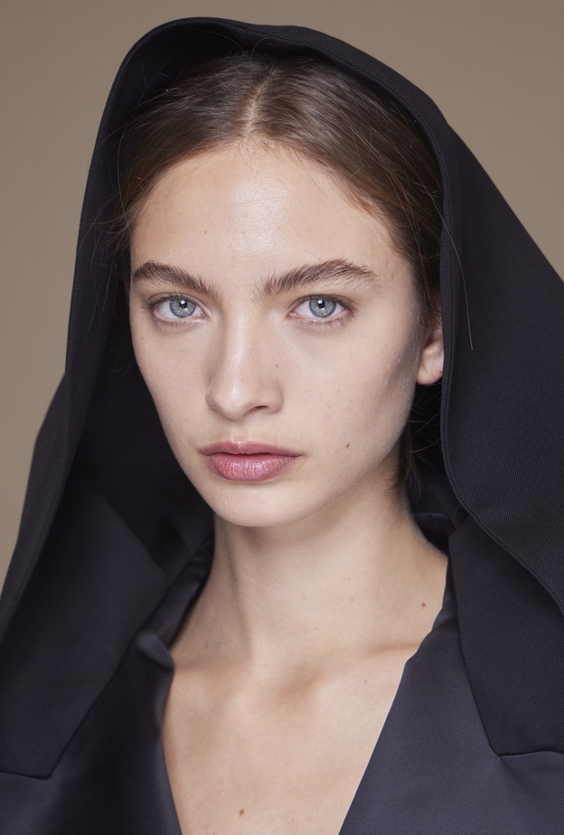 جديد العطور 2023 بنفحات العود الفواحة للمرأة العربية في شهر رمضان