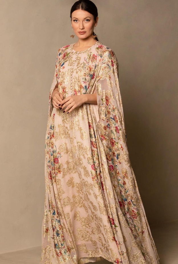 تصميم قفطان عصري من علامة Anmar