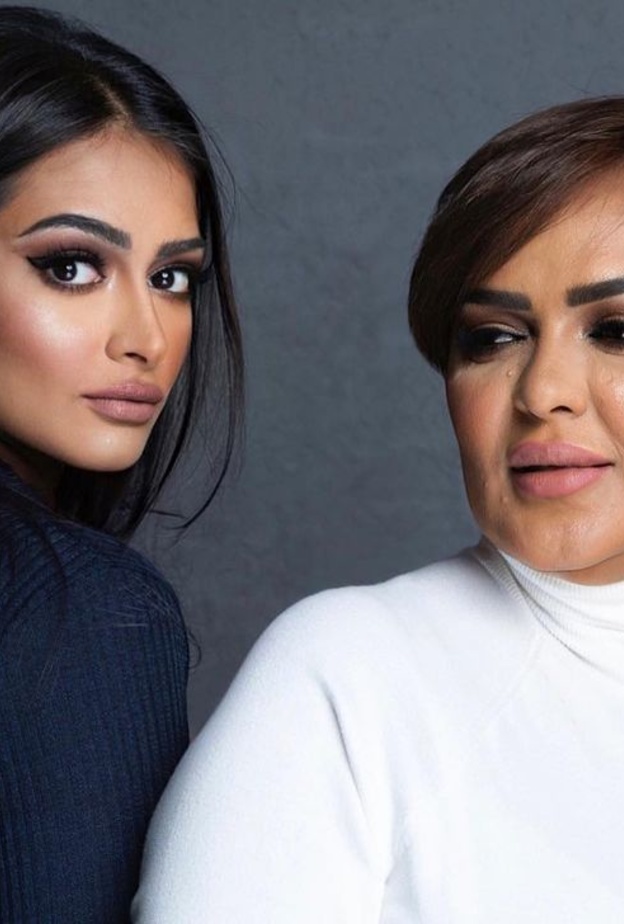 الفنانة السعودية فَي فؤاد تحتفي بوالدتها الإعلامية إيمان بكر يونس بمناسبة عيد الأم