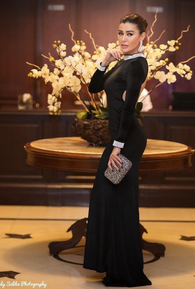 الفنانة نادين الراسي لم تندم على زيجتها المبكرة