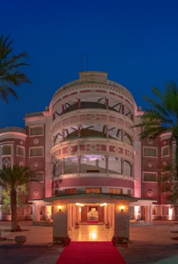 القصر الأحمر واحد من أجمل القصور في المملكة