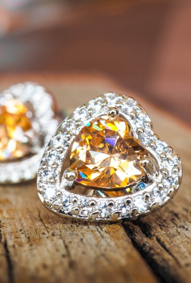 تحظى أحجار الألماس البرتقالي باهتمام هواة جمع الأحجار الكريمة