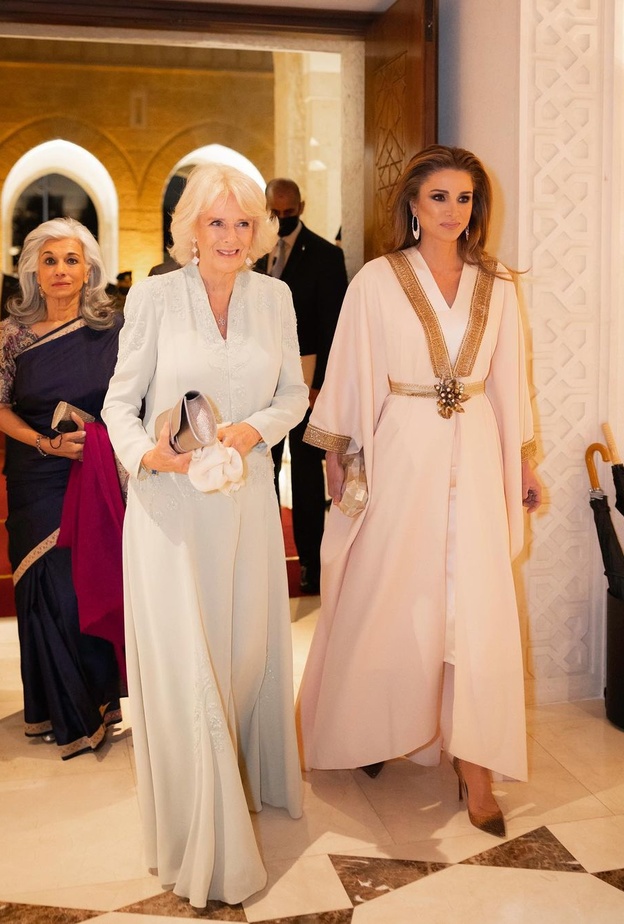 استوحي من أزياء الملكة رانيا إطلالتك في رمضان 2023