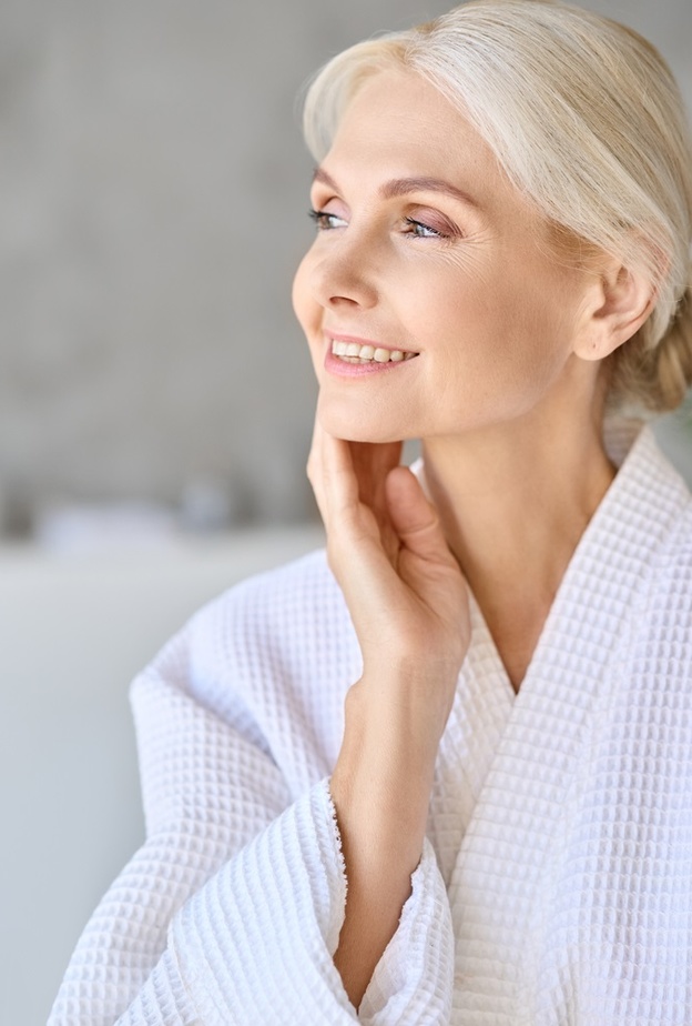 العلاج الهرموني للنساء في سن اليأس.. توصياتٌ تراعي صحة النساء