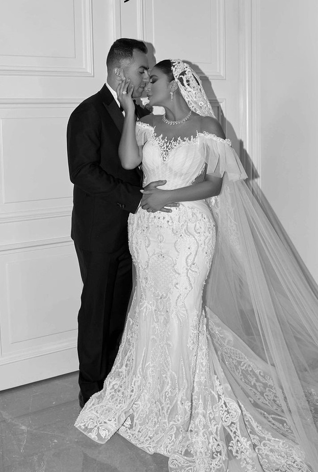 جوري بكر مع عريسها خلال حفل الزفاف