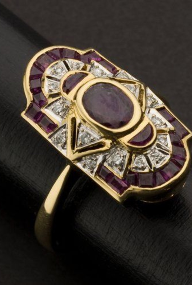 خاتم من الذهب والياقوت بطراز الآرت ديكو