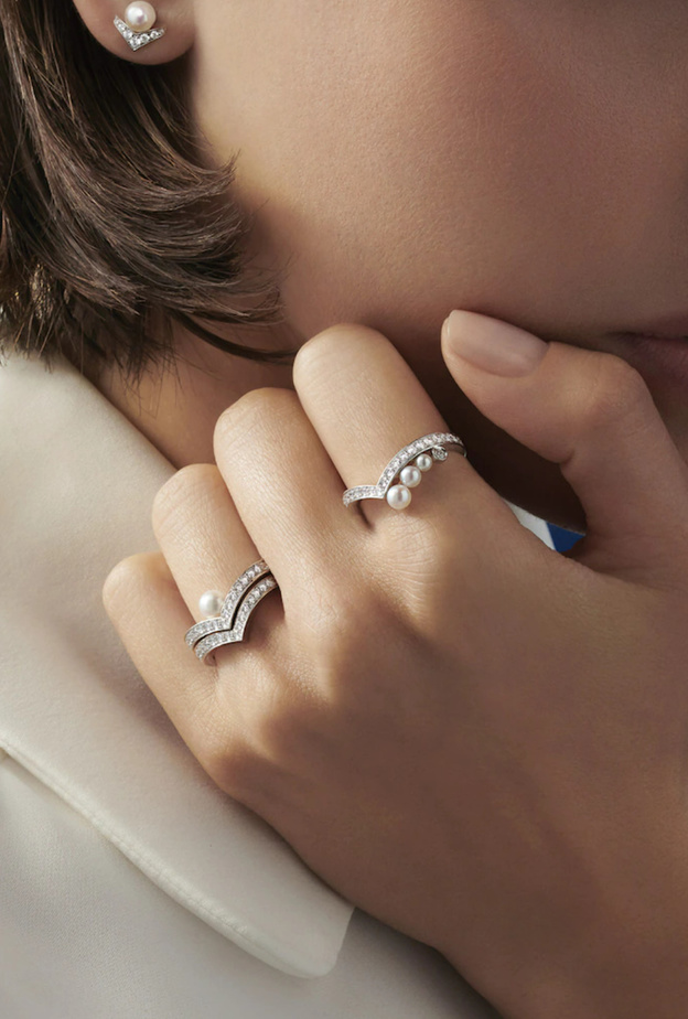 خاتم Joséphine Aigrette من شوميه Chaumet وهو مستوحى من أسلوب جوزيفين دو بوارنيه
