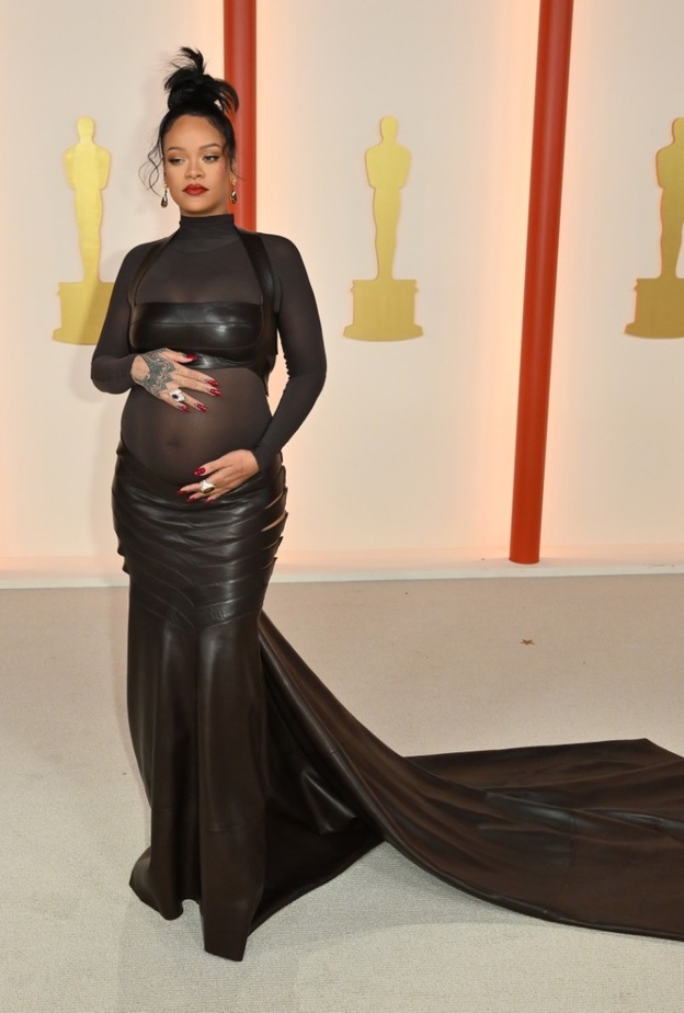 بعد أن كان اخفاء الحمل أمراً أساسياً… نجمات تألقن بأجمل اطلالات الحمل على السجادة الحمراء