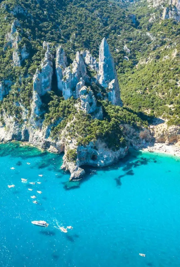 شاطئ كالا جولوريتز Cala Goloritze، سردينيا