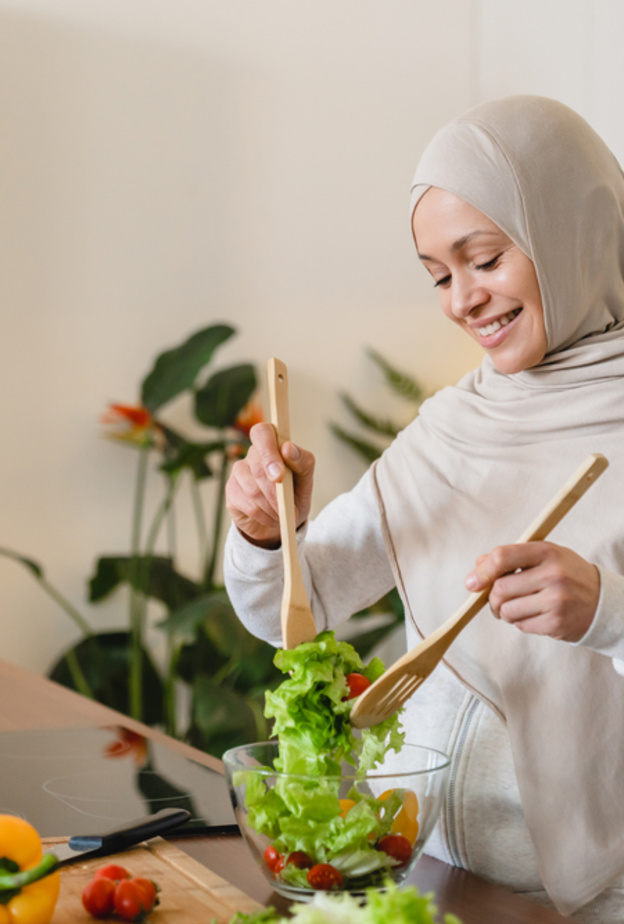 أطعمة غنية بالذهب الأخضر لتنقية الجسم وحرق الدهون خلال شهر رمضان..لا تفوتيها