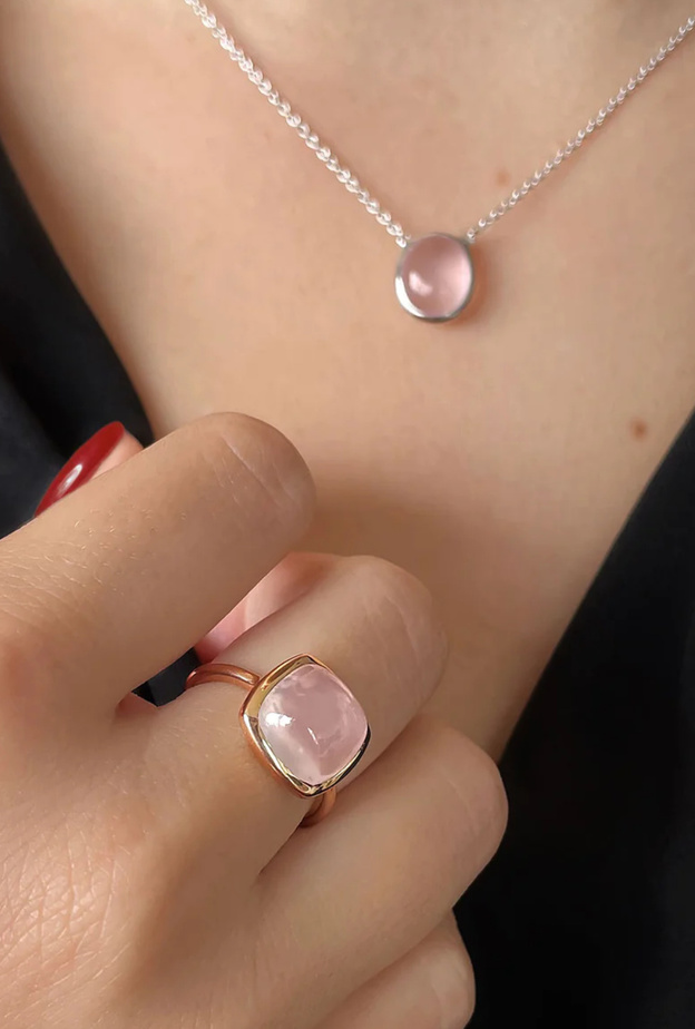 طقم مرصع بالكوارتز الوردي من أنولي Anoli