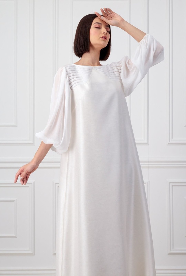 عبايات للعروس باللون الابيض انستقرام@effafashion