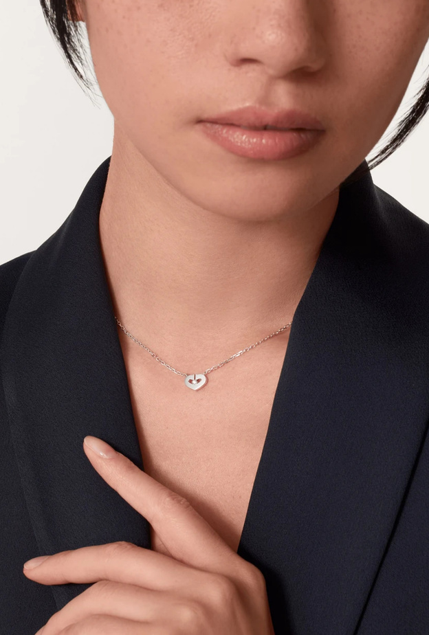 عقد Cœur C de Cartier المرصع بالألماس من كارتييه Cartier