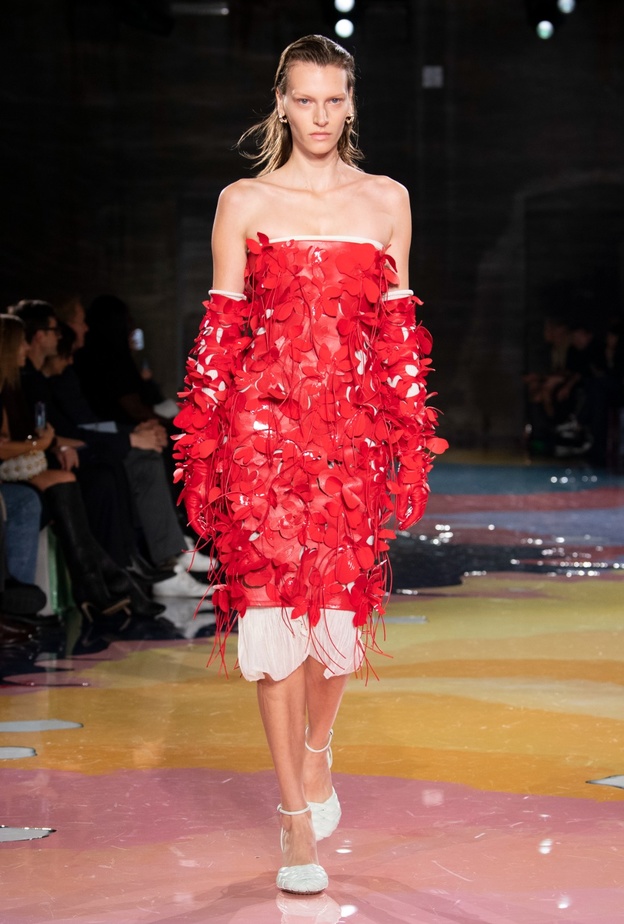 7 عروض برزت فيها تصاميم جريئة لموسم ربيع وصيف 2023