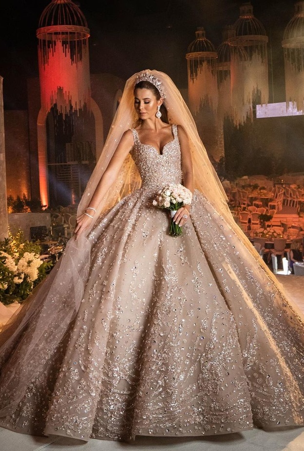  فساتين زفاف فخمة ومميزة للعروس... لا يمكن مقاومة جمالها!