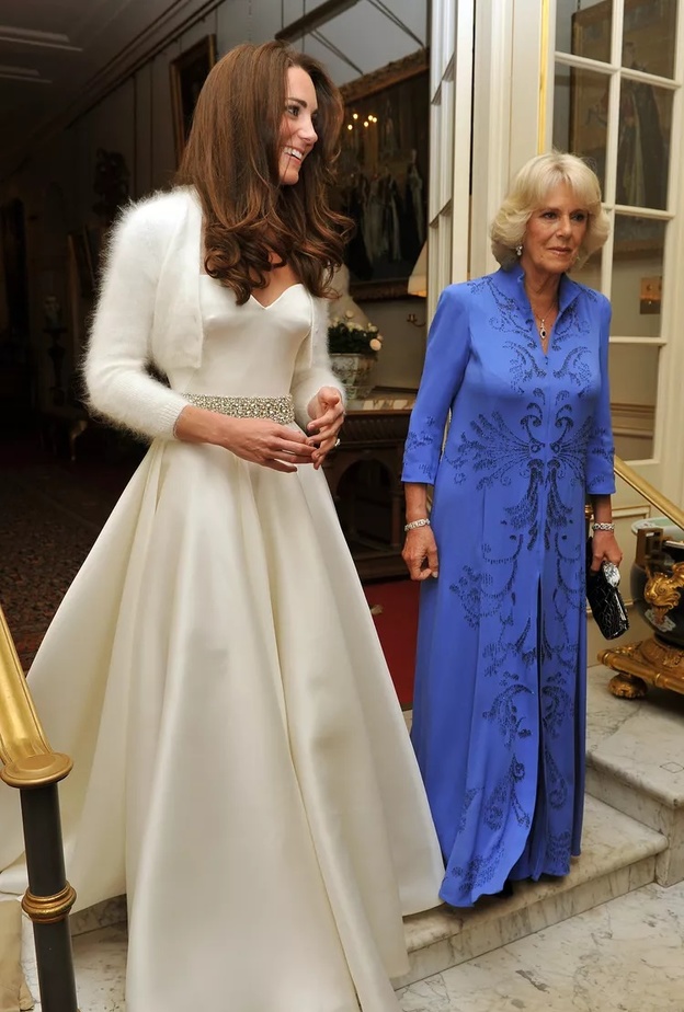 فستان كيت ميدلتون بعد الزفاف الرسمي