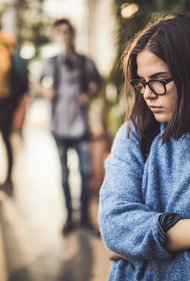 كيف تتوقفين عن الشعور بالرهاب الاجتماعي تجاه الناس؟