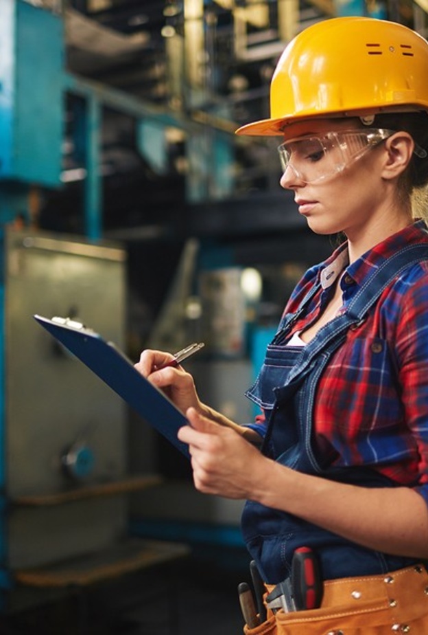 كيف تساهم المرأة في الصناعة التحويلية؟