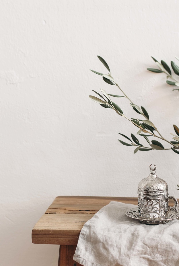 لتزيين مطبخك في رمضان ضعي فانوس مضيء على منضدة المطبخ ليبدو بشكل جميل