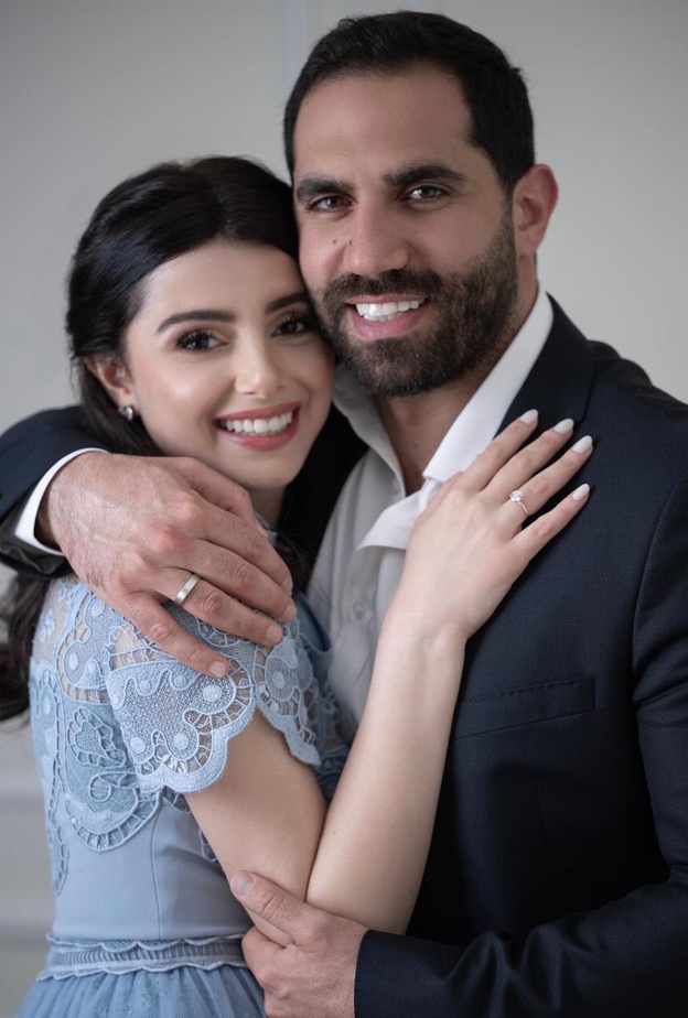 لقطة مميزة لماريتا الحلاني وعريسها