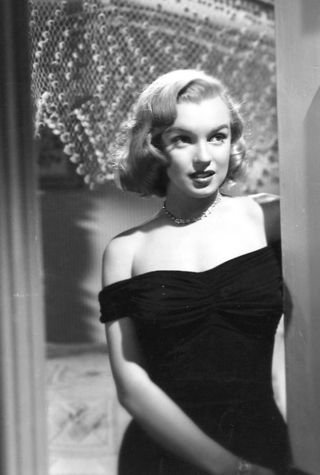 مارلين بدور أنجيلا فينلاي في فيلم The Asphalt Jungle، 1950.