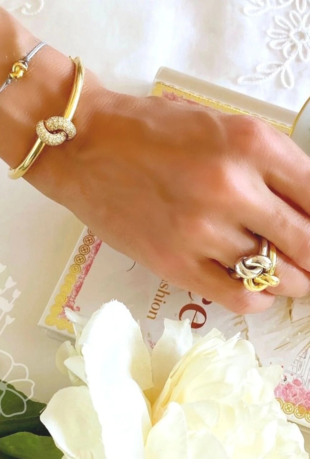 مجوهرات THE LOVE KNOT من موقع Marissa