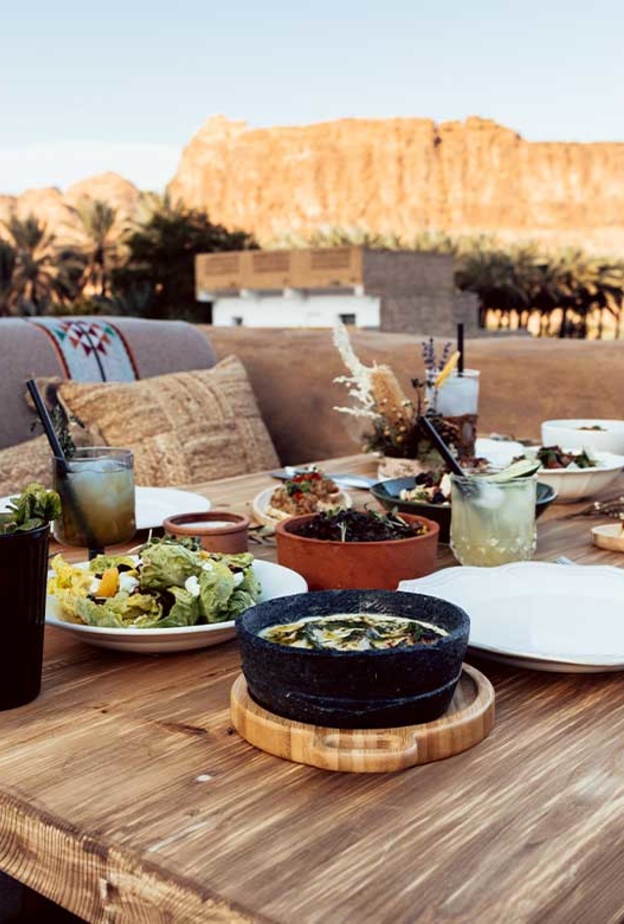 استمتعي بأجواء وطنية ساحرة مع 7 مطاعم للإفطار في العلا باليوم الوطني السعودي 93 