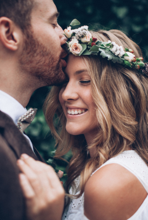 منذ لحظة زواج الابن تشعر الأم بالغيرة