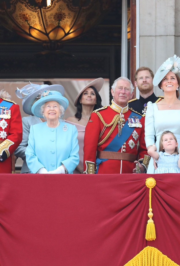 هاري وميغان يرغبان في الظهور إلى جانب العائلة المالكة في شرفة قصر باكنغهام