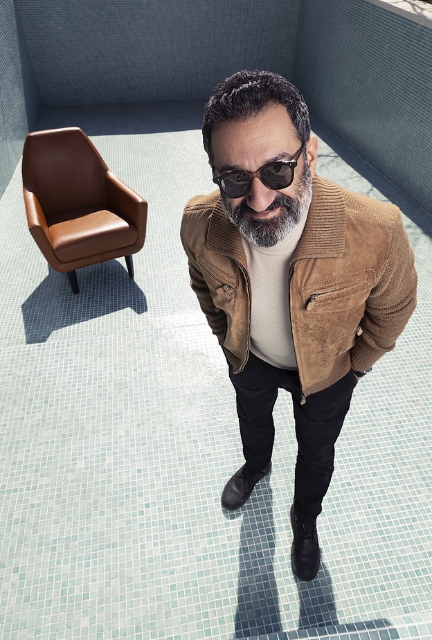 خاص" هي": المُغرّد خارج السرب جورج خباز من لبنان إلى الوطن العربي والعالم