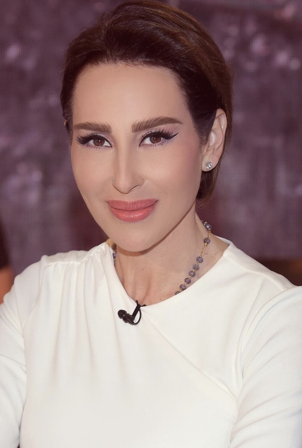 إطلالات جمالية تجعلك أصغر سنًا حتى بعد الخمسين بأسلوب ورد الخال - الصورة من حسابها على انستغرام