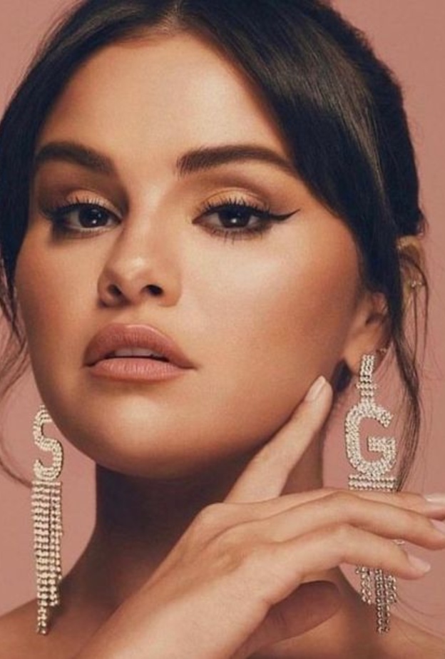 صورة سيلينا غوميز من حساب خبير الأظافر توم باشيك على انستغرام