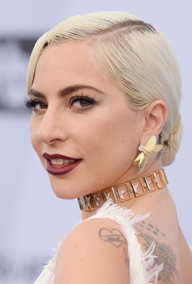 ليدي غاغا Lady Gaga ومجوهرات تيفاني آند كو Tiffany & Co قصة عشق لا تنتهي