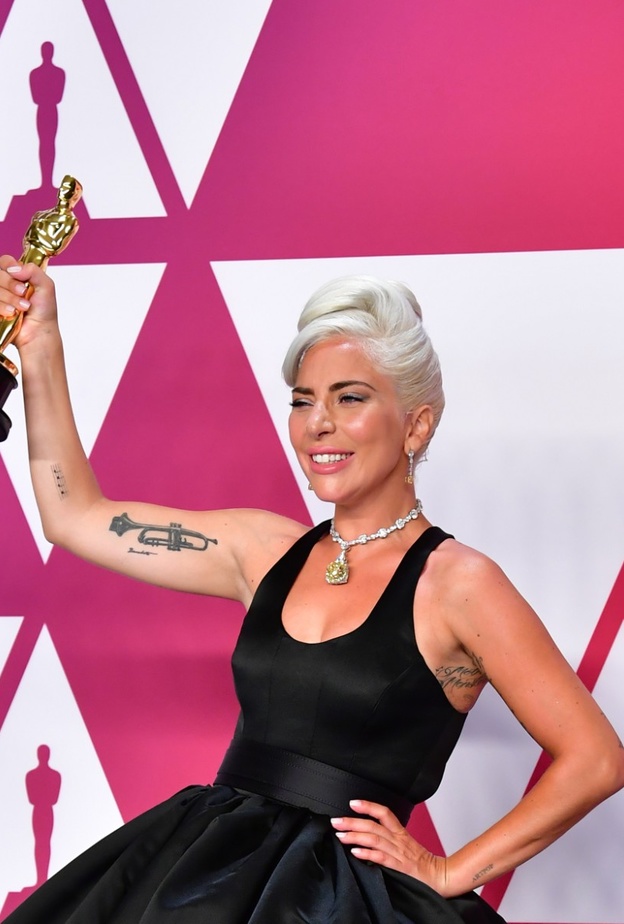 مجوهرات أيقونية تألقت بها نجمات العالم في حفلات الأوسكار Oscar على مر السنين