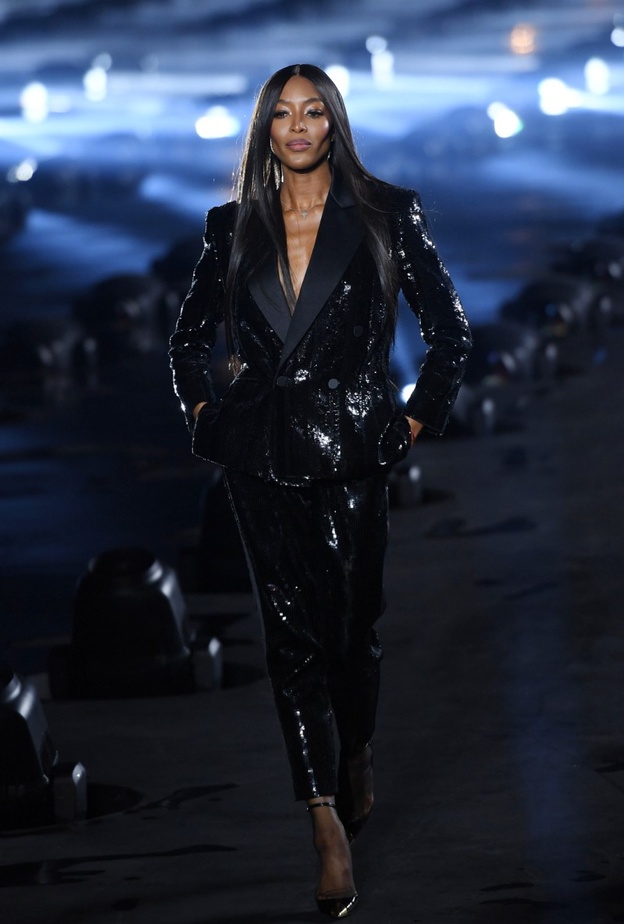 نعومي كامبل السمراء الأيقونة.. إسم من ذهب في عالم عرض الأزياء 