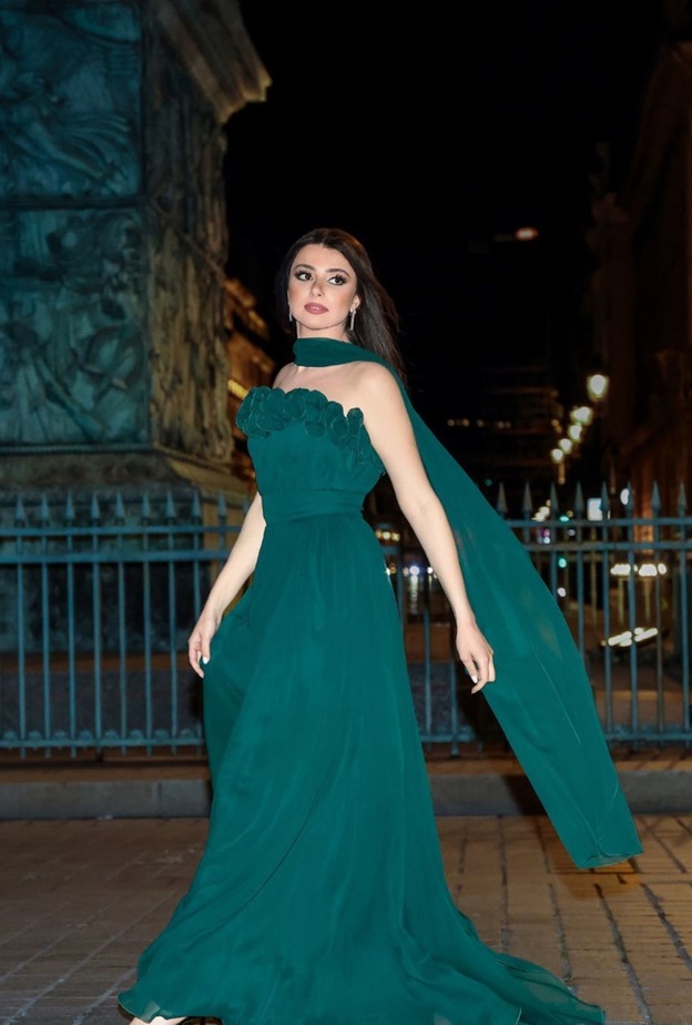  ماريتا الحلاني تلهم الصبايا بفساتين سهرة بموديلات ناعمة