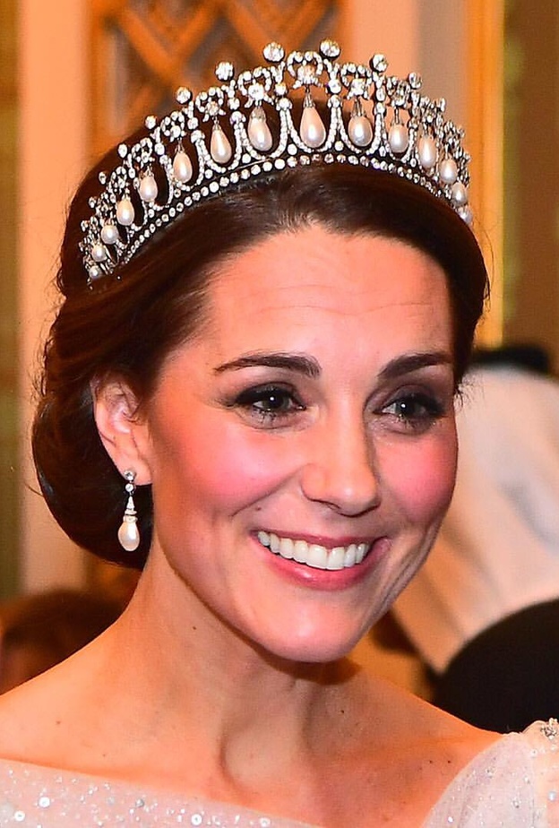 مجوهرات الملكة ماري تك Mary of Teck.. تصاميم أسست صندوق العائلة المالكة البريطانية