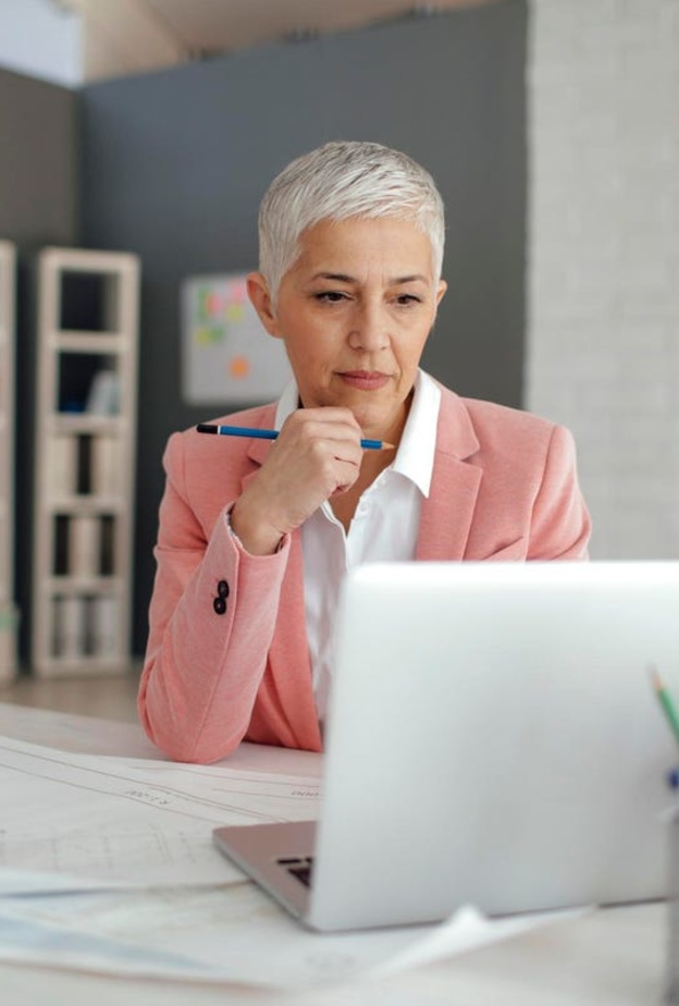 6 طرق يمكن للشركات بها دعم النساء في منتصف العمر