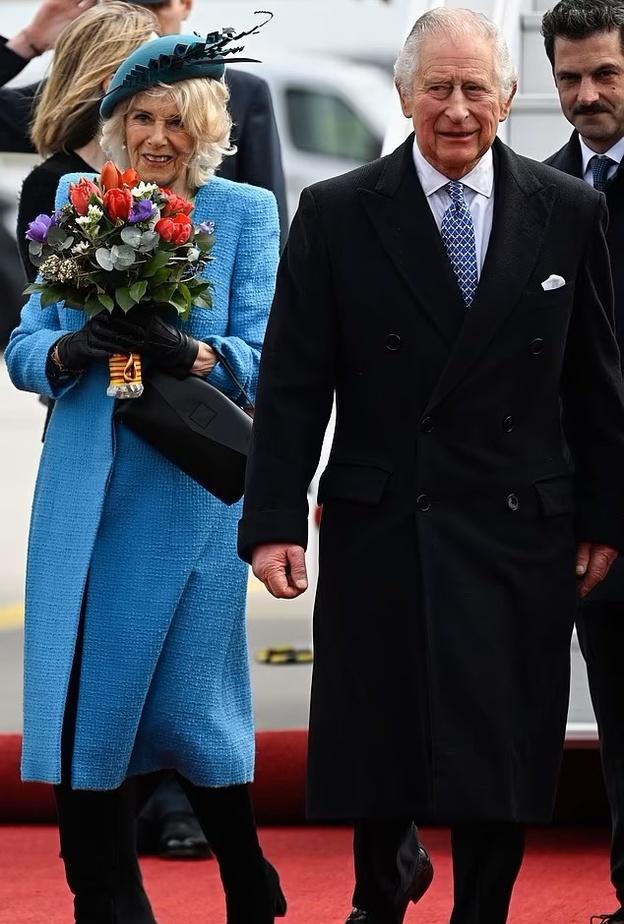 ملك بريطانيا الملك تشارلز وزوجته الملكة كاميلا يصلان إلى ألمانيا 