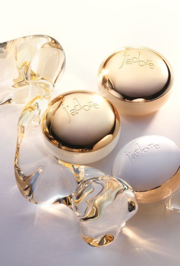  Les Adorables المجموعة الجديدة من مستحضرات العناية بالبشرة بعطر J'adore