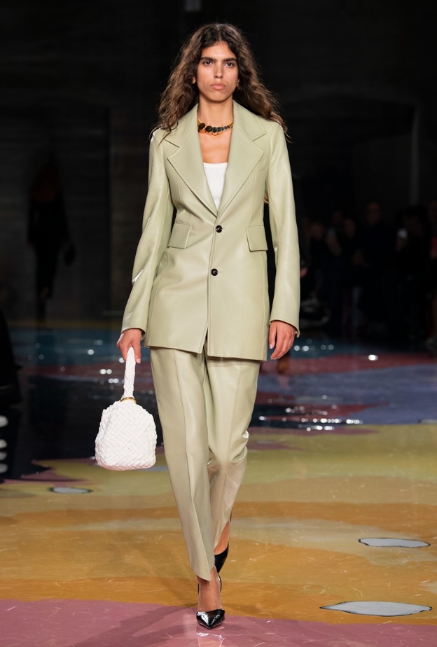 عودة البساطة والقطع اليومية إلى خزاناتنا