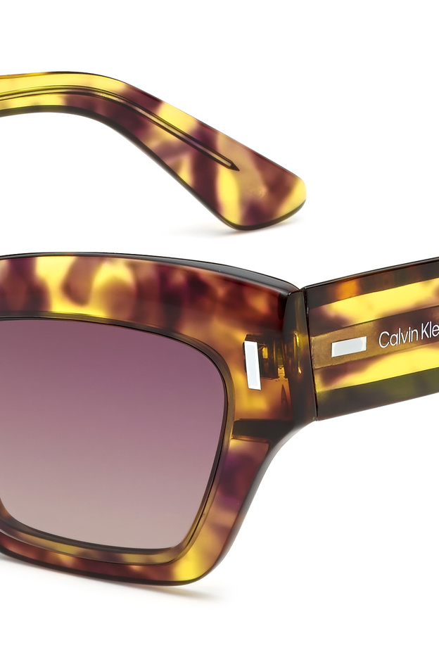 نظارات "Calvin Klein Eyewear"تعلن عن موديلات جديدة لربيع وصيف 2023