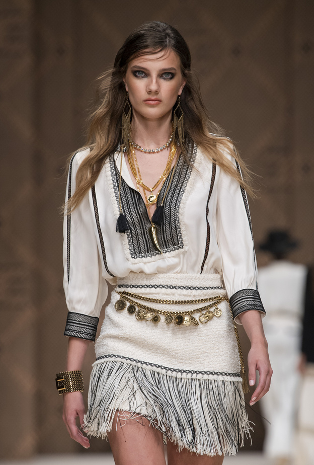 لا تكتف بحزام واحد في ربيع 2023