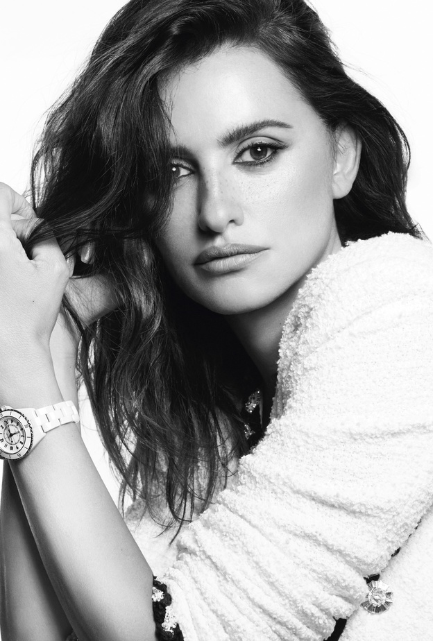 Penélope Cruz..السفيرة الجديدة لساعة J12 الأيقونية الأخيرة من شانيل 