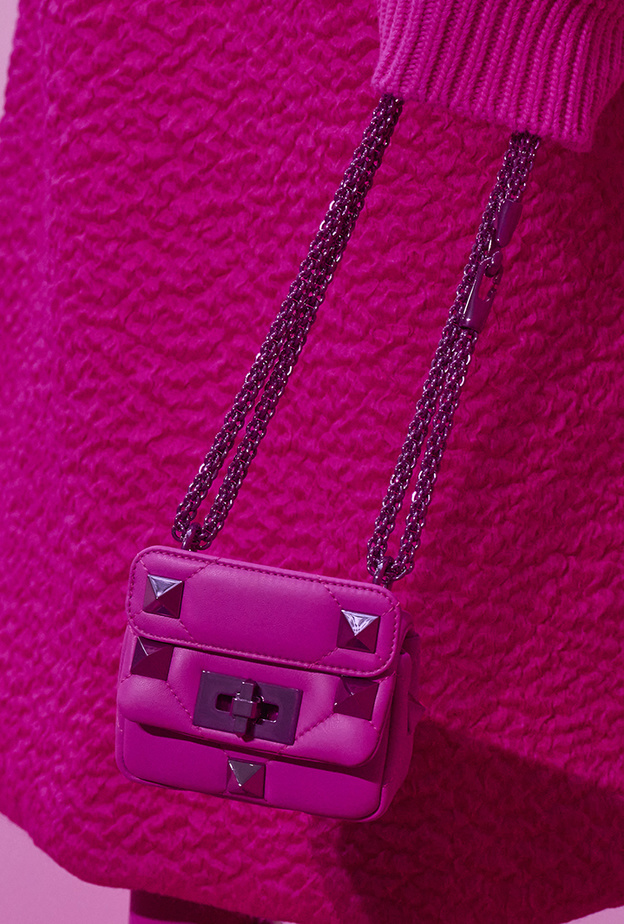 من عرض "فالنتينو" VALENTINO للألبسة الجاهزة لموسم خريف 2022