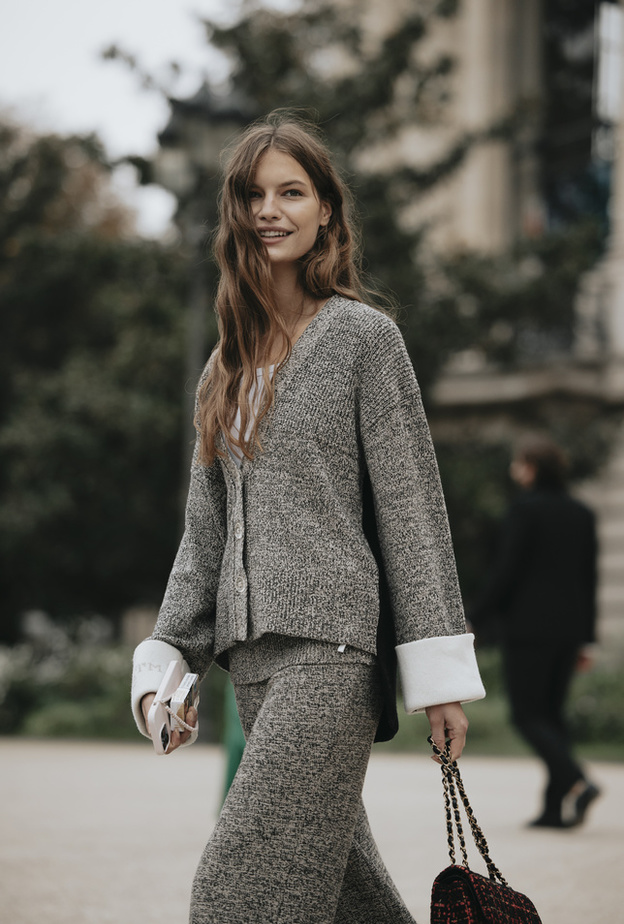 إطلالة لافتة بكارديغان قصير من إطلالات Street style