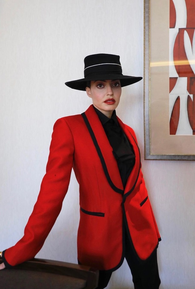 ` إطلالات الفاشينيستا في شوارع باريس