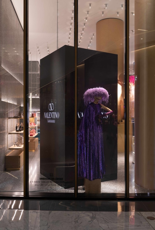 مجموعة "أنبوكسينغ فالنتينو" Unboxing Valentino